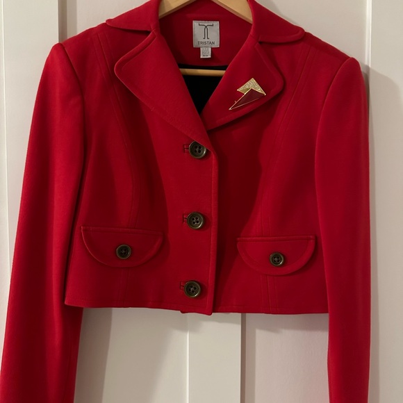 Tristan red jacket, waist length, with sparkle/red broach - Picture 7 of 9